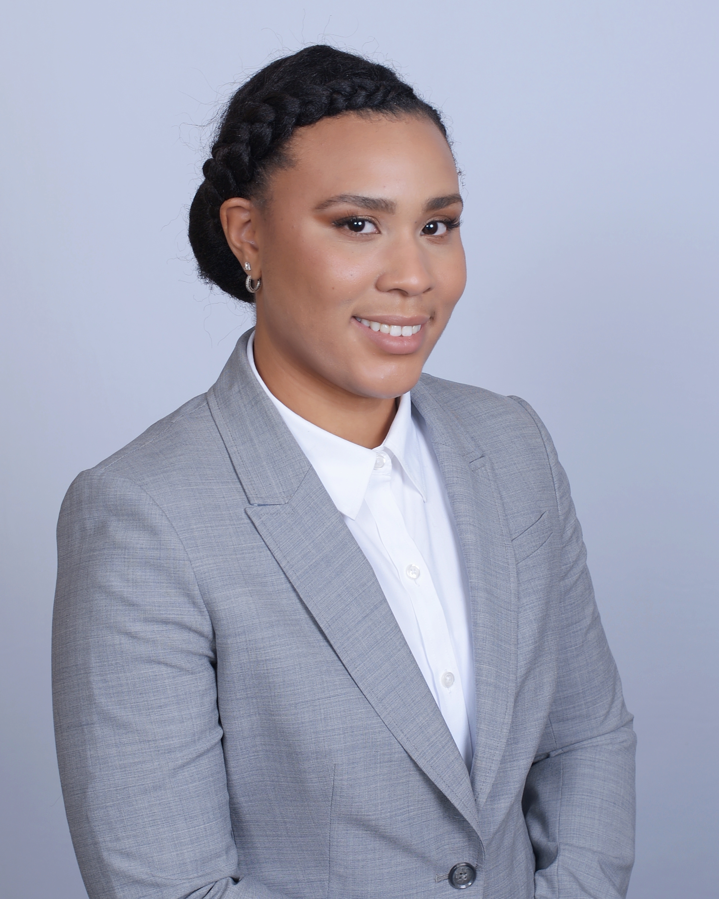 Headshot of Makela Elvy
