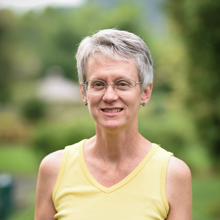Linda Svoboda Headshot