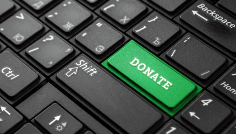 closeup-green-button-with-word-donate