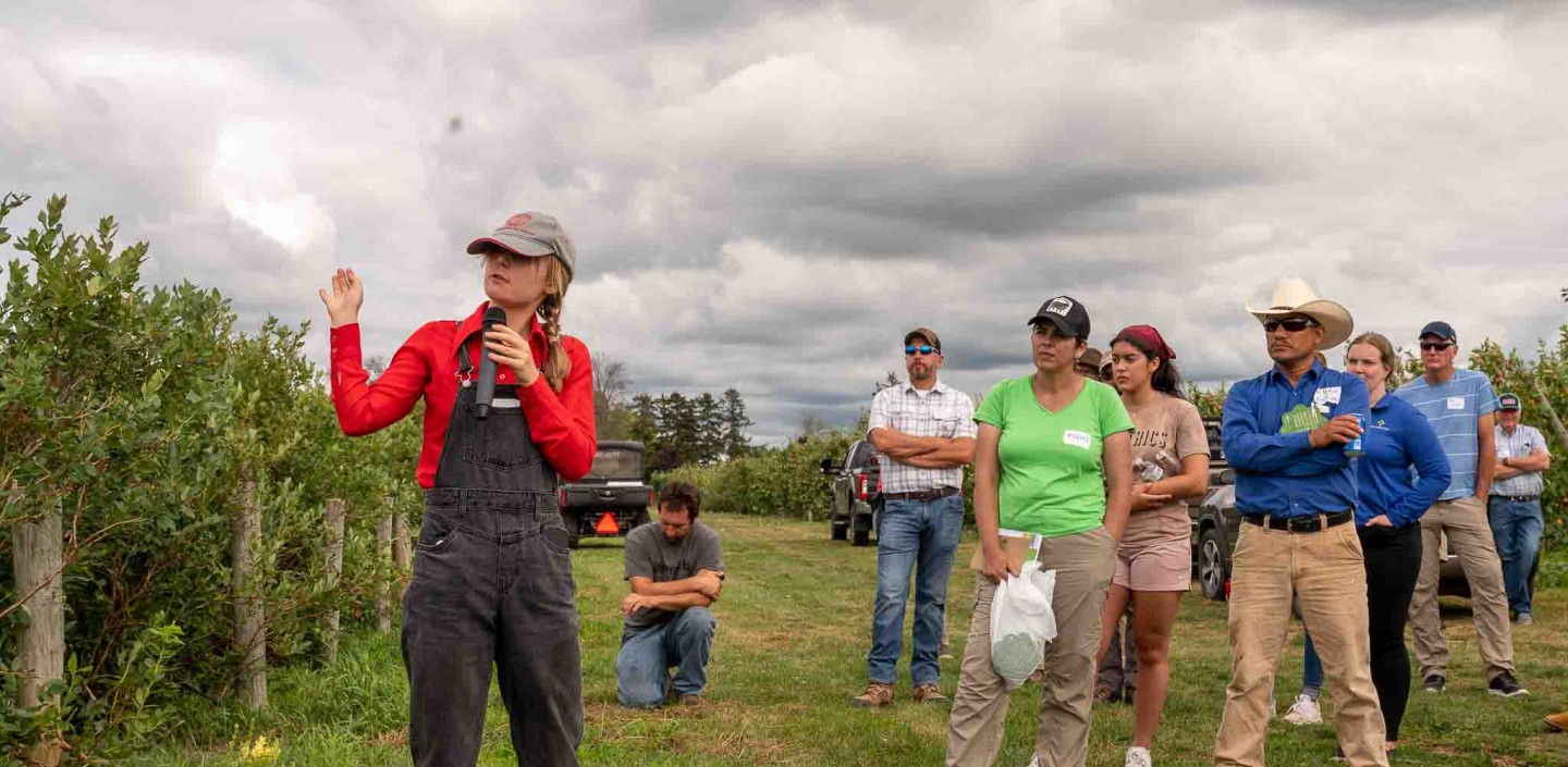 Anya Stansell teaching at the Lake Ontario Fruit Tour in 2022