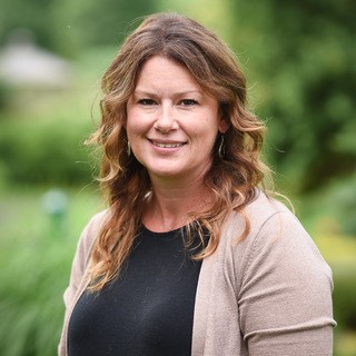 Nicole Walker Headshot