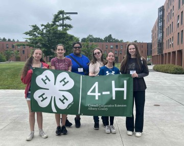 A group of CCE Albany 4-H members.